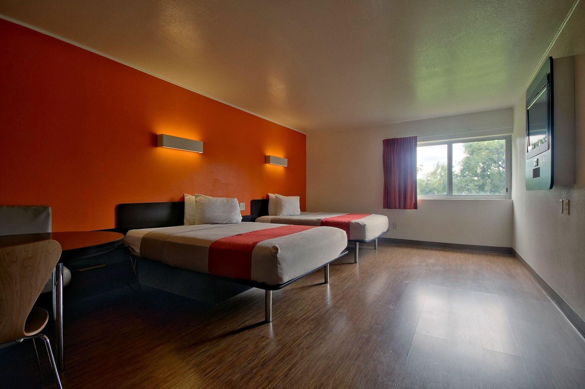Motel 6-Miami, Fl Doral Eksteriør billede