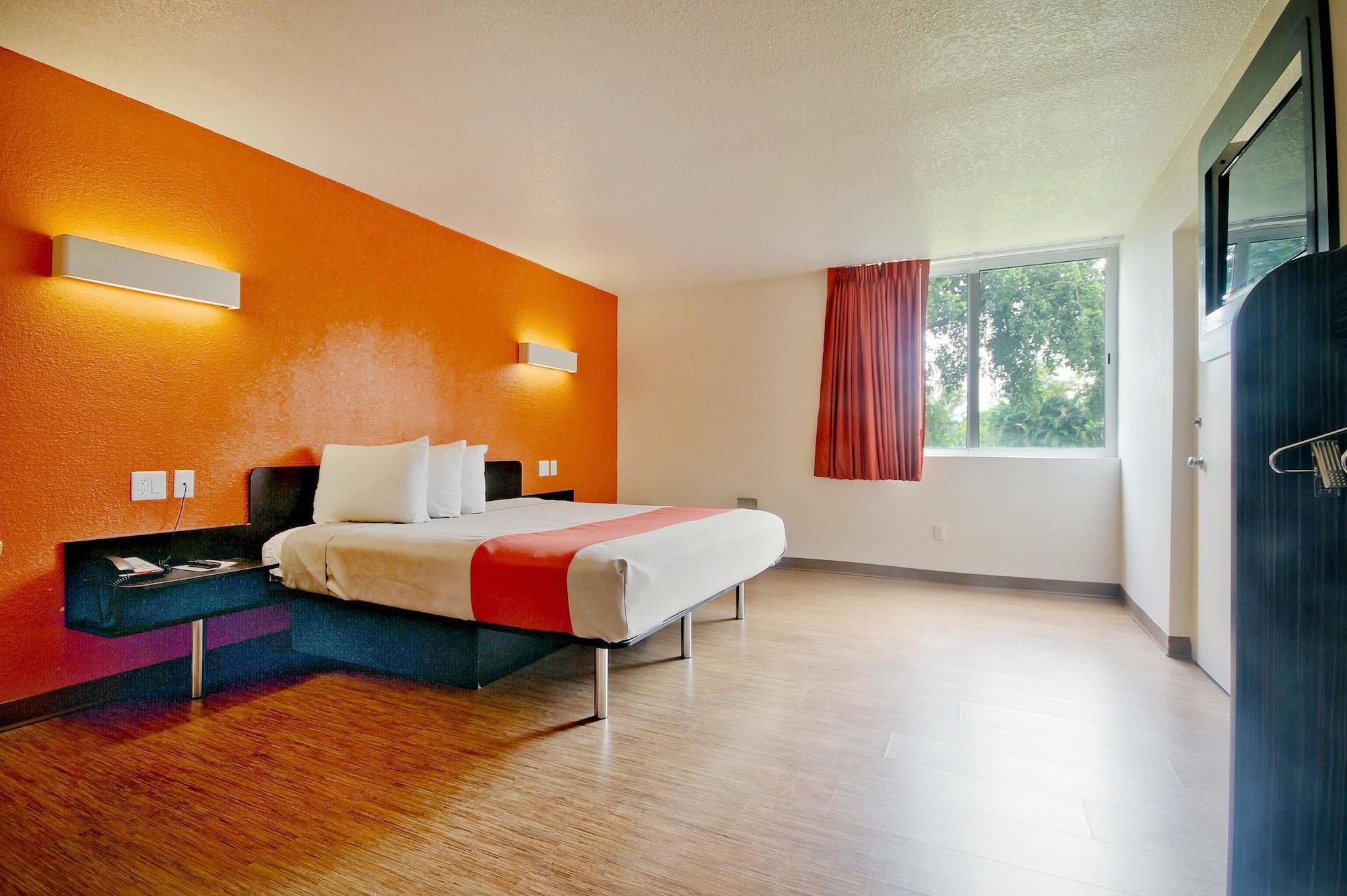 Motel 6-Miami, Fl Doral Eksteriør billede