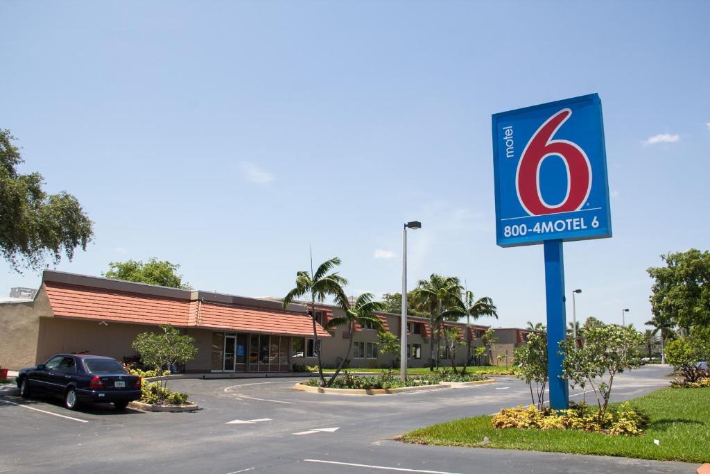 Motel 6-Miami, Fl Doral Eksteriør billede